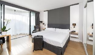 Barcelona Spain hotel mega discount code agoda.com