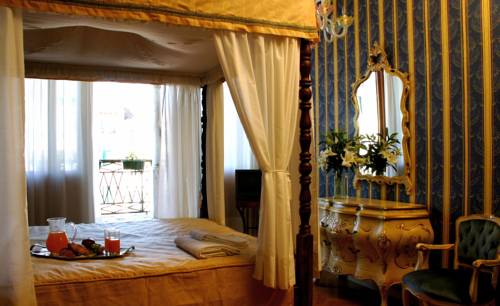 Venice Italy hotel mega discount code booking.com