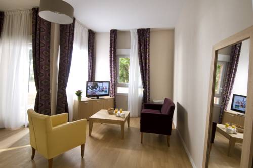 Montrond-les-Bains France hotel mega discount code booking.com
