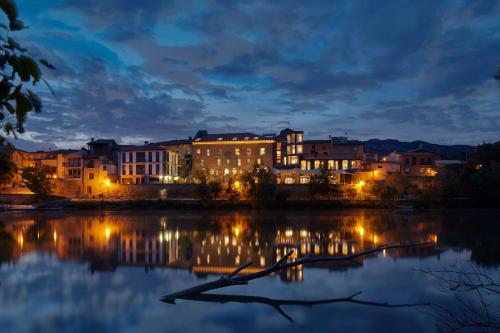 Brinas Spain hotel mega discount code agoda.com