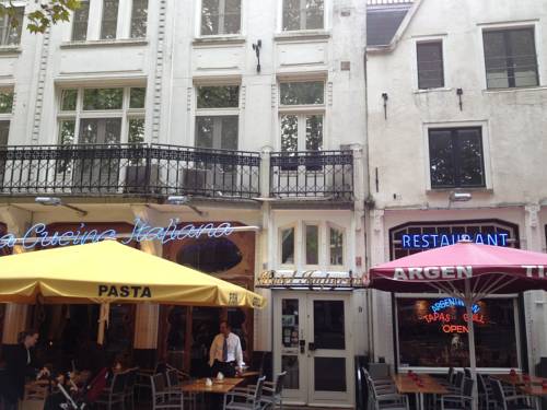 Amsterdam Netherlands hotel mega discount code booking.com