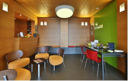 Milano Italy hotel mega discount code booking.com