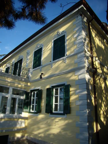 Trieste Italy hotel mega discount code booking.com